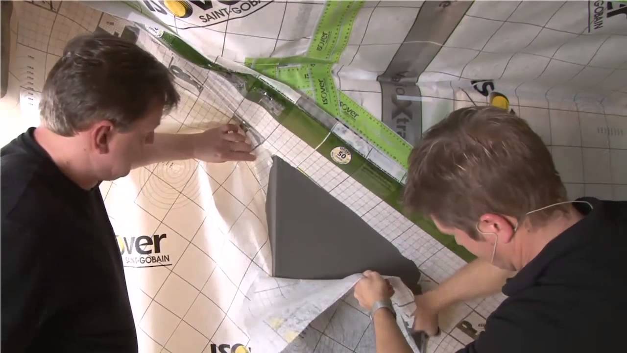Fachgerechte Folienabdichtung an den Kamin mit Manschette