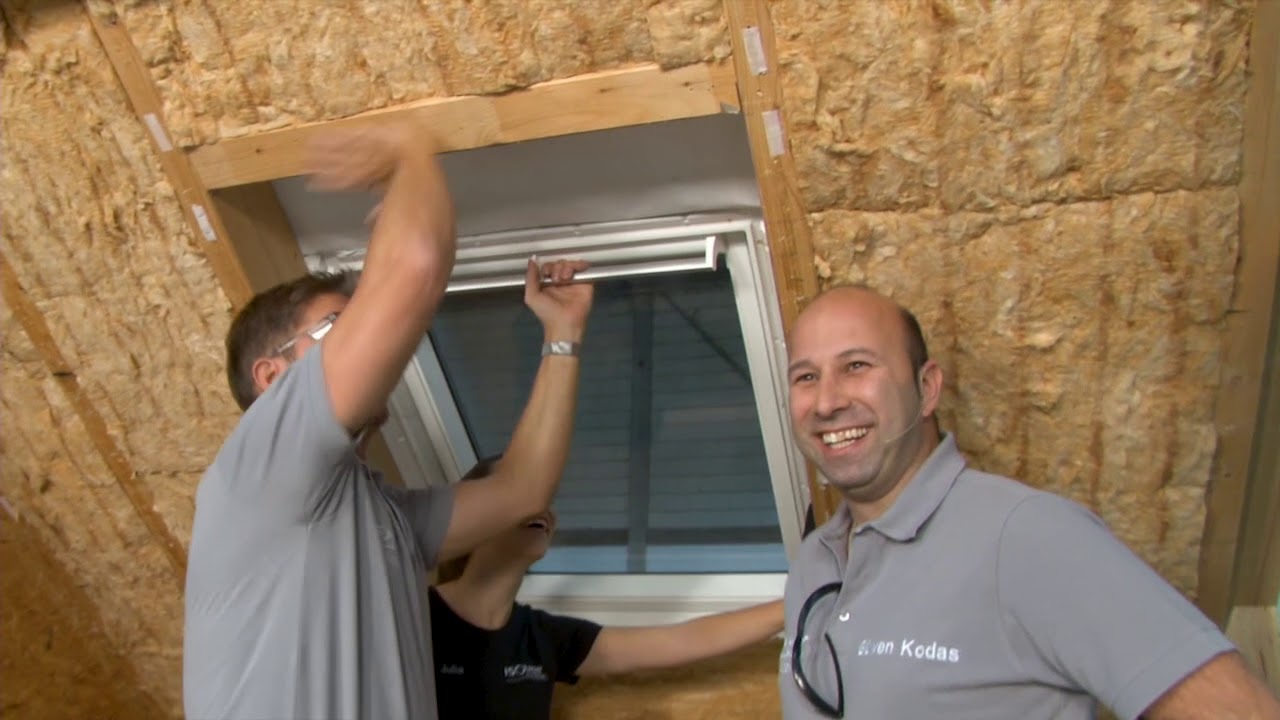 Dämmstoffeinbau im Dach: Einbau und Zuschnitt am Dachflächenfenster
