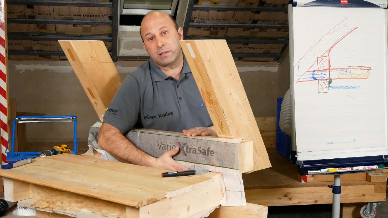 Luftdichter Anschluss der Dampfbremse über Hohlraum im Dach